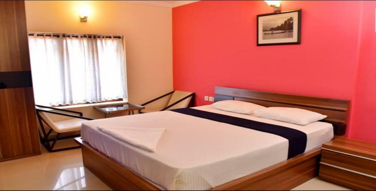 French Avenue Hotell Mahe Eksteriør bilde