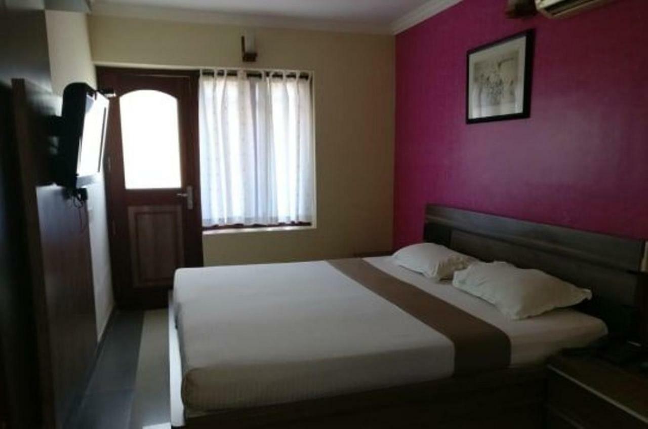 French Avenue Hotell Mahe Eksteriør bilde